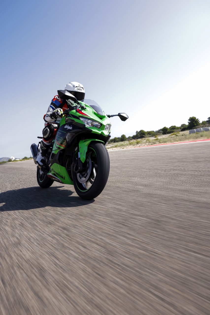 DueruoteTG #172 - Kawasaki Ninja ZX4-RR: quattro cilindri e ignoranza old style!